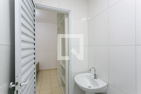 Banheiro de kitnet/studio para alugar com 1 quarto, 20m² em Tatuapé, São Paulo