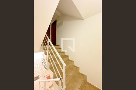 Apartamento para alugar com 55m², 2 quartos e 1 vagaEscada