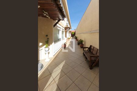 Casa de condomínio à venda com 170m², 3 quartos e 2 vagasCorredor externo