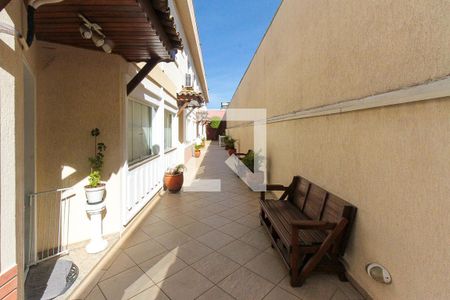 Casa de condomínio à venda com 170m², 3 quartos e 2 vagasCorredor externo