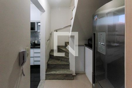 Casa de condomínio à venda com 170m², 3 quartos e 2 vagasHall