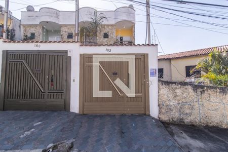 Casa à venda com 128m², 3 quartos e 1 vaga Casa à venda com 128m², 3 quartos e 1 vagaFachada