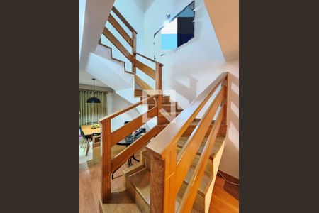 Escada de casa à venda com 3 quartos, 128m² em Buritis, Belo Horizonte