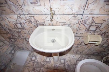 Banheiro de casa para alugar com 1 quarto, 70m² em Vila Santa Teresinha, São Paulo