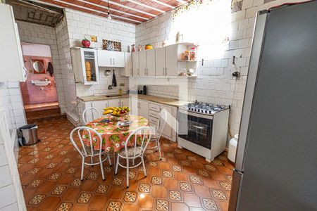 Casa à venda com 375m², 4 quartos e 2 vagas Casa à venda com 375m², 4 quartos e 2 vagasCozinha