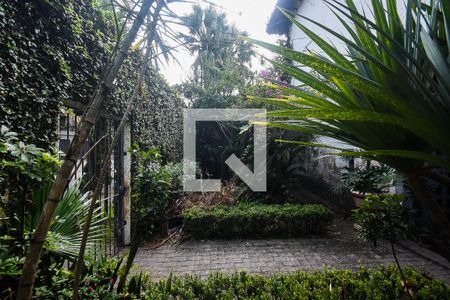 Casa para alugar com 700m², 4 quartos e 4 vagas Casa para alugar com 700m², 4 quartos e 4 vagasJardim