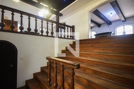 Escada de casa para alugar com 4 quartos, 700m² em Vila Morumbi, São Paulo