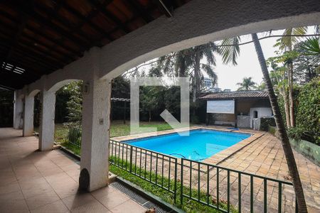 Casa para alugar com 700m², 4 quartos e 4 vagas Casa para alugar com 700m², 4 quartos e 4 vagasVaranda