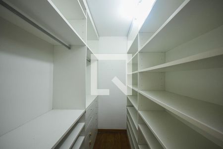 Casa para alugar com 700m², 4 quartos e 4 vagas Casa para alugar com 700m², 4 quartos e 4 vagasArmário do Quarto 3