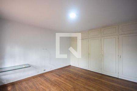 Casa para alugar com 700m², 4 quartos e 4 vagas Casa para alugar com 700m², 4 quartos e 4 vagasQuarto 1