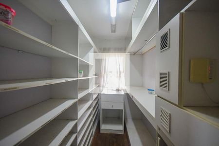 Casa para alugar com 700m², 4 quartos e 4 vagas Casa para alugar com 700m², 4 quartos e 4 vagasArmário da Suíte