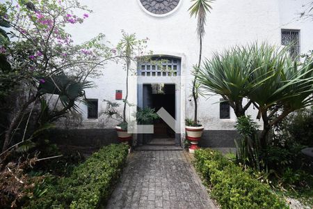 Casa para alugar com 700m², 4 quartos e 4 vagas Casa para alugar com 700m², 4 quartos e 4 vagasEntrada