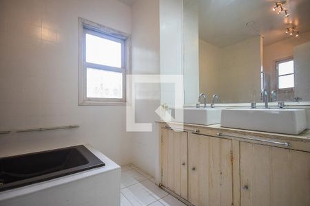 Casa para alugar com 700m², 4 quartos e 4 vagas Casa para alugar com 700m², 4 quartos e 4 vagasBanheiro Suíte