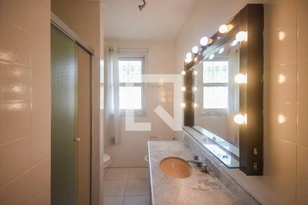 Casa para alugar com 700m², 4 quartos e 4 vagas Casa para alugar com 700m², 4 quartos e 4 vagasBanheiro 1