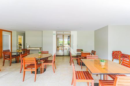 Apartamento à venda com 110m², 4 quartos e 2 vagas Apartamento à venda com 110m², 4 quartos e 2 vagasÁrea comum - Salão de festas
