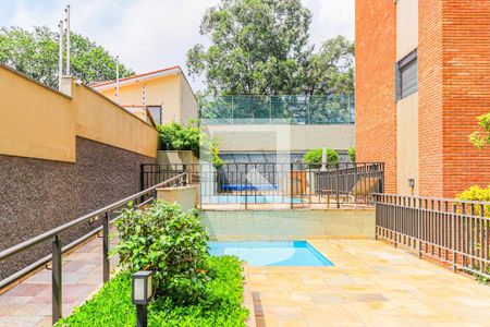 Apartamento à venda com 110m², 4 quartos e 2 vagas Apartamento à venda com 110m², 4 quartos e 2 vagasÁrea comum - Piscina