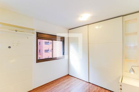 Apartamento à venda com 110m², 4 quartos e 2 vagas Apartamento à venda com 110m², 4 quartos e 2 vagasSuíte