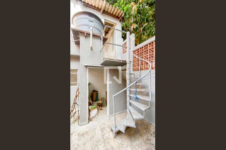 Casa à venda com 400m², 3 quartos e 3 vagasQuintal - Escada