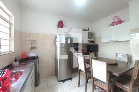 Casa à venda com 300m², 3 quartos e 4 vagas Casa à venda com 300m², 3 quartos e 4 vagasCozinha