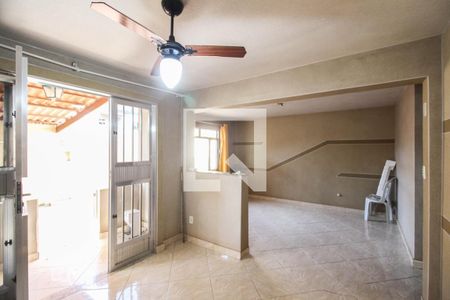 Sala de casa para alugar com 2 quartos, 90m² em São Vicente, Belford Roxo