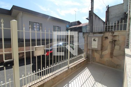 Casa para alugar com 80m², 2 quartos e sem vagaÁrea da frente