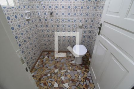 Casa para alugar com 80m², 2 quartos e sem vagaÁrea de Serviço - Banheiro