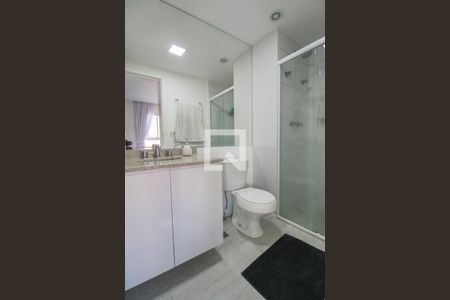 Banheiro  de apartamento à venda com 1 quarto, 43m² em Bosque, Campinas