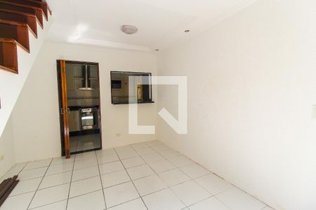 Sala de casa de condomínio à venda com 2 quartos, 72m² em Vila Carmosina, São Paulo