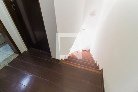 Escada de casa de condomínio à venda com 2 quartos, 72m² em Vila Carmosina, São Paulo