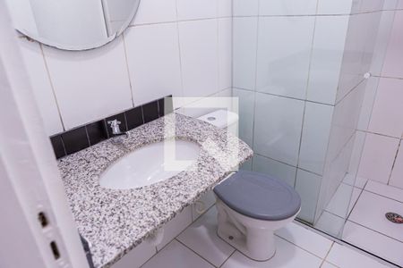 Banheiro de casa para alugar com 1 quarto, 32m² em Jardim Triana, São Paulo