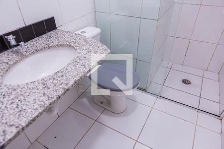 Banheiro de casa para alugar com 1 quarto, 32m² em Jardim Triana, São Paulo