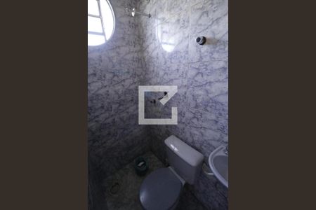 Casa de condomínio à venda com 1000m², 4 quartos e 5 vagasBanheiro 2