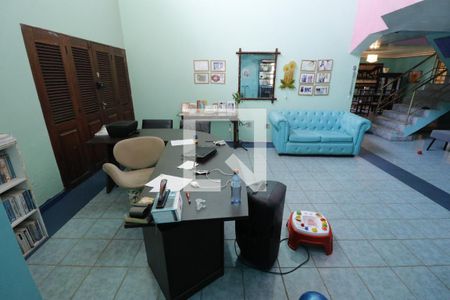 Casa de condomínio à venda com 1000m², 4 quartos e 5 vagasSala