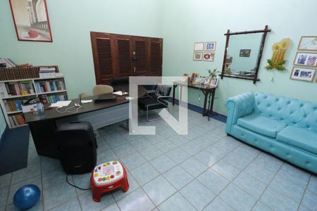 Casa de condomínio à venda com 1000m², 4 quartos e 5 vagasSala