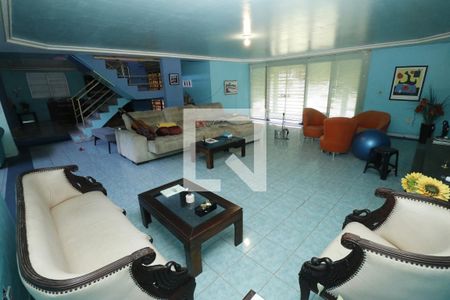 Casa de condomínio à venda com 1000m², 4 quartos e 5 vagasSala
