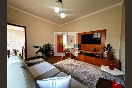 Sala de casa à venda com 3 quartos, 206m² em Sagrada Família, Belo Horizonte