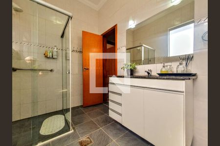 Banheiro de casa à venda com 3 quartos, 206m² em Sagrada Família, Belo Horizonte