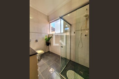 Banheiro de casa à venda com 3 quartos, 206m² em Sagrada Família, Belo Horizonte