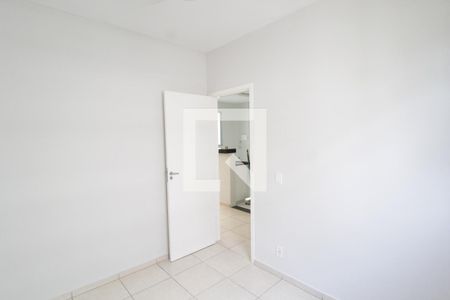 Quarto 2 de apartamento para alugar com 2 quartos, 45m² em Gávea, Uberlândia