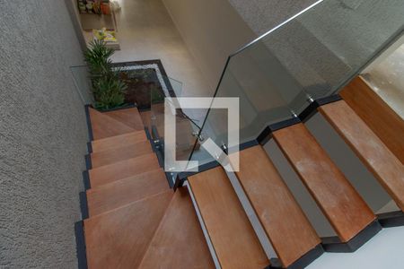 Casa à venda com 143m², 3 quartos e 2 vagasEscadas