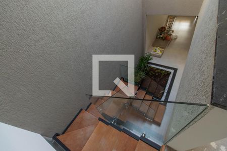 Casa à venda com 143m², 3 quartos e 2 vagasEscadas
