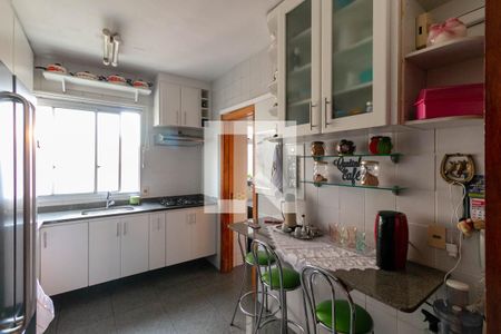 Cozinha de apartamento à venda com 4 quartos, 140m² em Vila Paris, Belo Horizonte