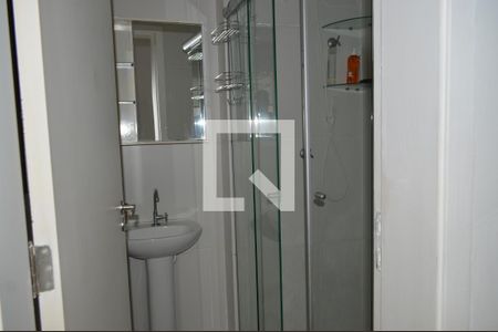 Banheiro de kitnet/studio para alugar com 1 quarto, 28m² em Sé, São Paulo
