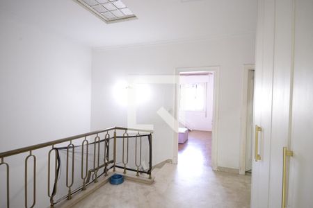 Casa à venda com 302m², 4 quartos e 3 vagasCorredor