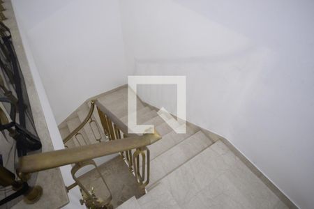 Casa à venda com 302m², 4 quartos e 3 vagasEscada