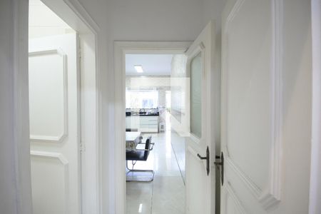 Casa à venda com 302m², 4 quartos e 3 vagasCorredor