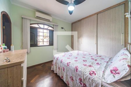 Casa à venda com 217m², 4 quartos e 2 vagas Casa à venda com 217m², 4 quartos e 2 vagasQuarto 3