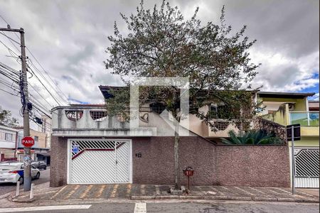 Casa à venda com 217m², 4 quartos e 2 vagas Casa à venda com 217m², 4 quartos e 2 vagasFachada