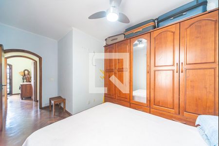 Casa à venda com 217m², 4 quartos e 2 vagas Casa à venda com 217m², 4 quartos e 2 vagasQuarto 1