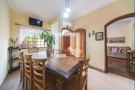 Casa à venda com 217m², 4 quartos e 2 vagas Casa à venda com 217m², 4 quartos e 2 vagasCopa